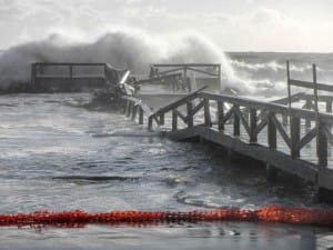 WCENTER 0WMKCIRMHO - ( Mino Ippoliti - Ostia pontile pescatori mareggiata 12.jpg )