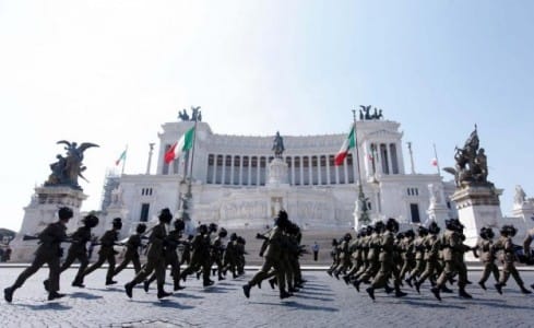 Parata low-cost per le celebrazioni della festa della Repubblica (FOTO)