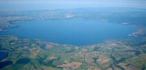 Vista_aerea_del_Lago_di_Bracciano