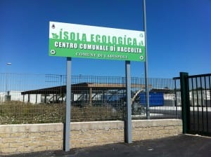 L'isola ecologica di Ladispoli (foto di Fabio Fantozzi)