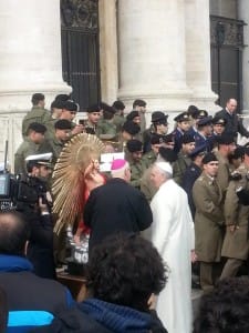 Un momento della cerimonia di benedizione