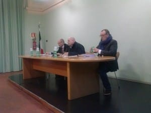 Da destra a sinistra. Il consigliere Tondinelli, Arturo Cimaglia ed il suo legale