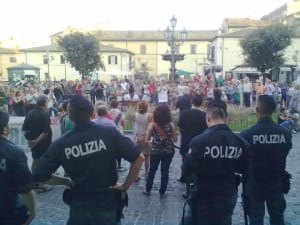 Cupinoro, Il corteo in piazza tenuto d'occhio dalle forze dell'ordine