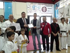 Antonelli e Bordi con gli istruttori dell'ASD Karate Tarquinia Fatamorgana