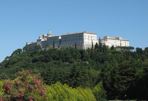 Monte_Cassino_abbey_from_cemetery