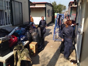 VIA DI SALONE, VIGILI SGOMBERANO OCCUPANTI ABUSIVI - FOTO 3