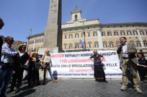 AUCHAN, A MONTECITORIO SIT IN LAVORATORI CONTRO RISCHIO LICENZIAMENTI - FOTO 1
