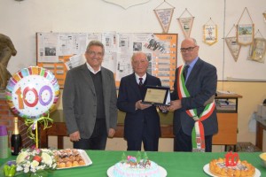Gino Casetta con il sindaco Mazzola e l'assessore Leoni