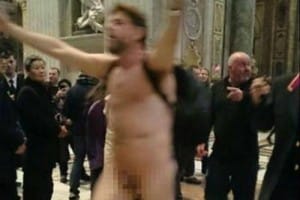 uomo nudo san pietro