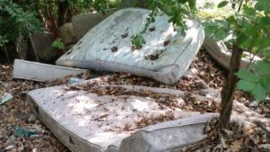 Materassi abbandonati (immagine di repertorio)