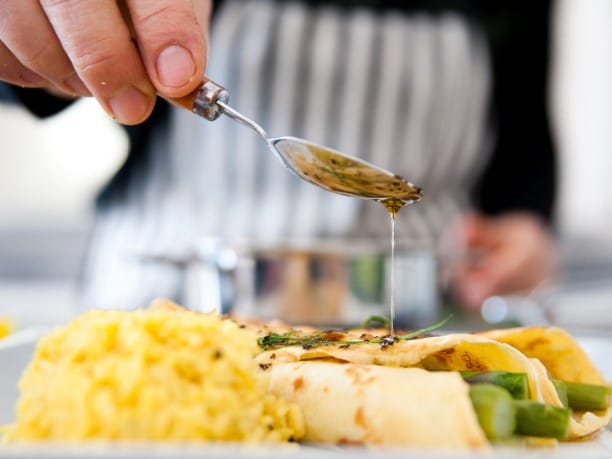 Pasqua di passione, Federalberghi lancia l’allarme: crollano le partenze