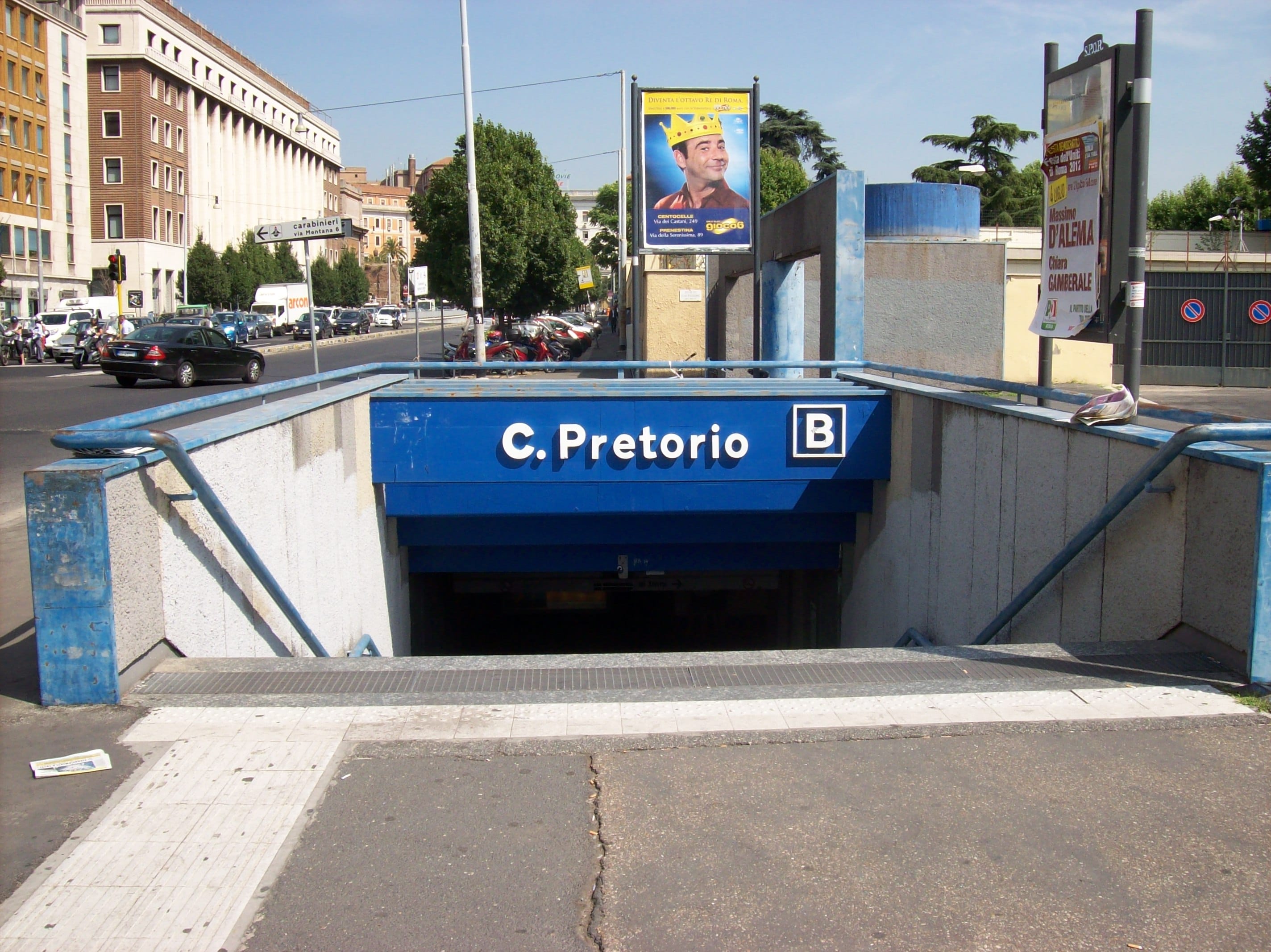 2012-07-04_Roma_Metro_B_Castro_Pretorio_scalinata