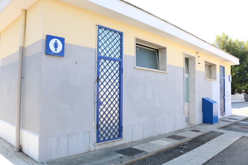 I bagni chiusi della stazione di Ladispoli