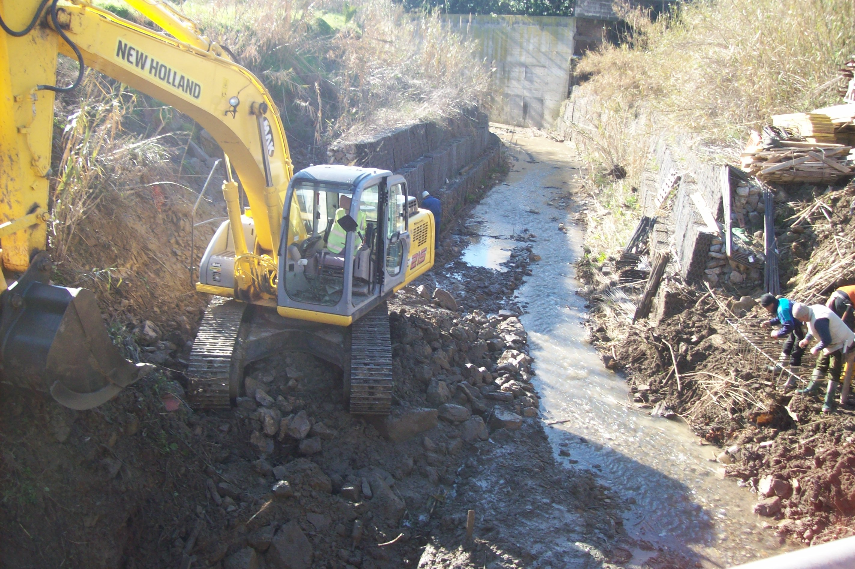 Lavori al fosso di Valle Semplice fossi Lavori al fosso di Valle Semplice fossi