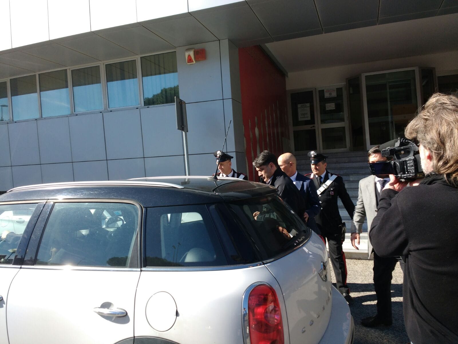 Antonio Ciontoli che esce dal tribunale