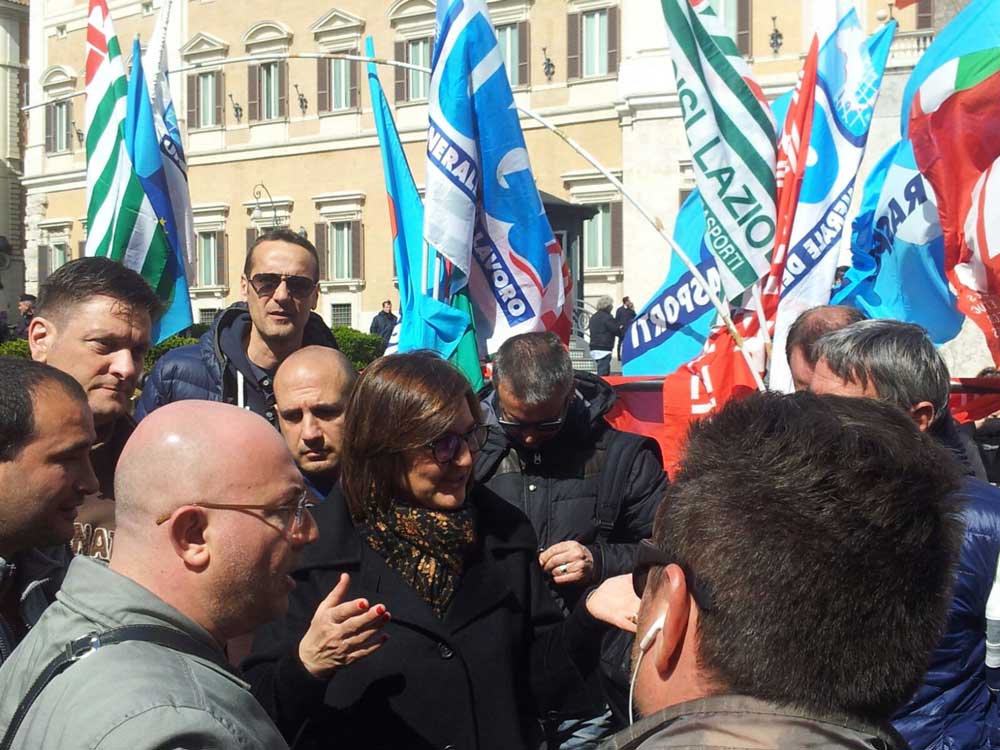 La protesta dei lavoratori Alitalia Maintenance Systems La protesta dei lavoratori Alitalia Maintenance Systems