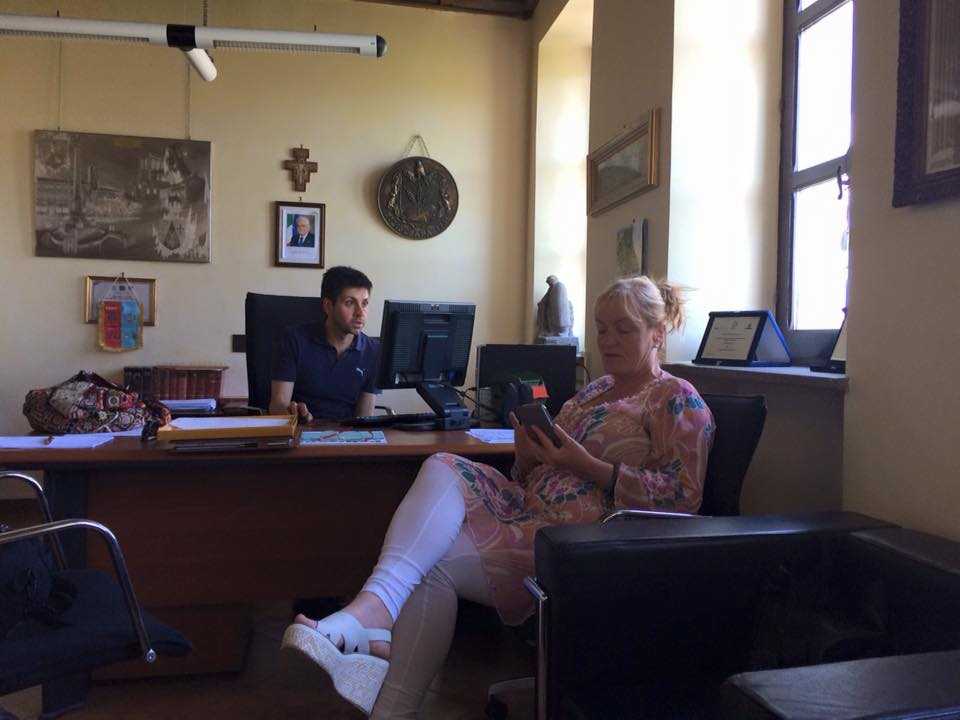 Emanuele Rallo nel passaggio di consegne con Graziella Lombi