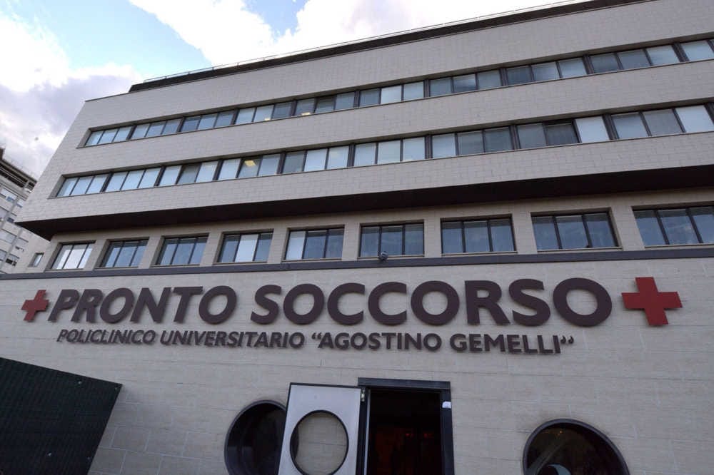 Incidente in scooter per Fiorello, ricoverato al Gemelli