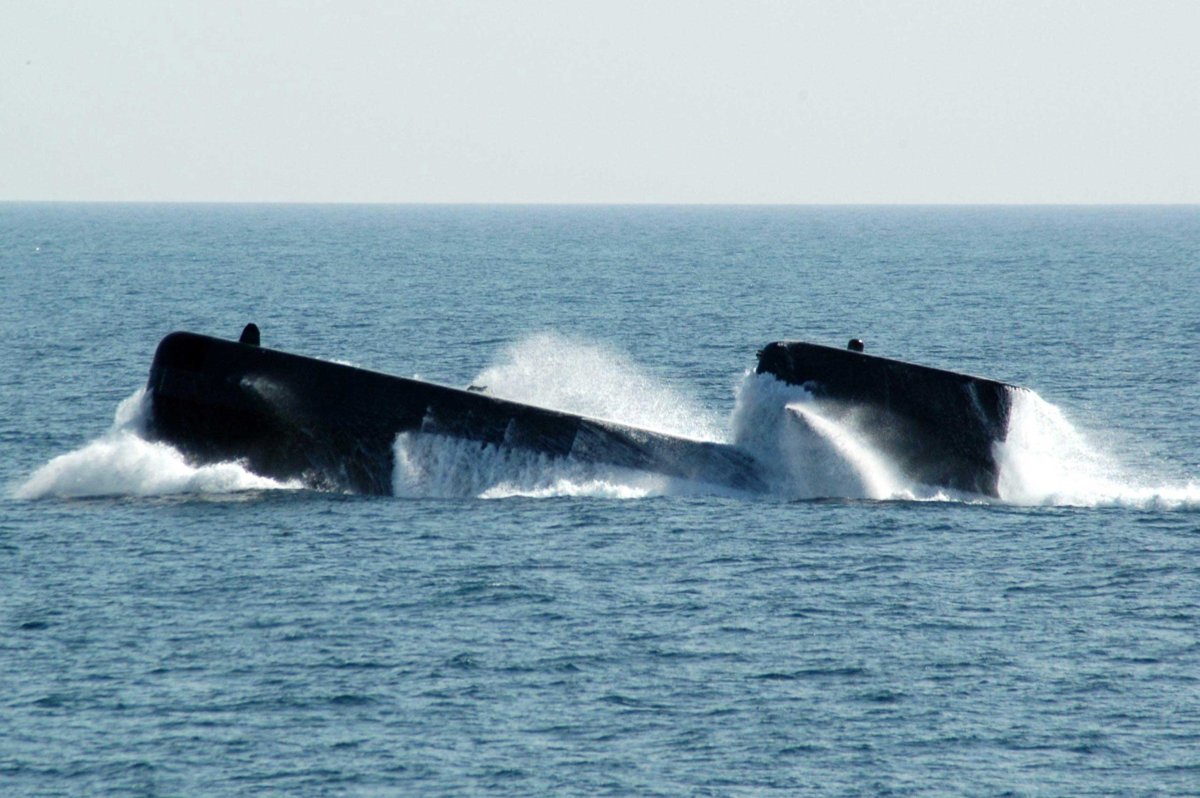Civitavecchia, un sommergibile in porto