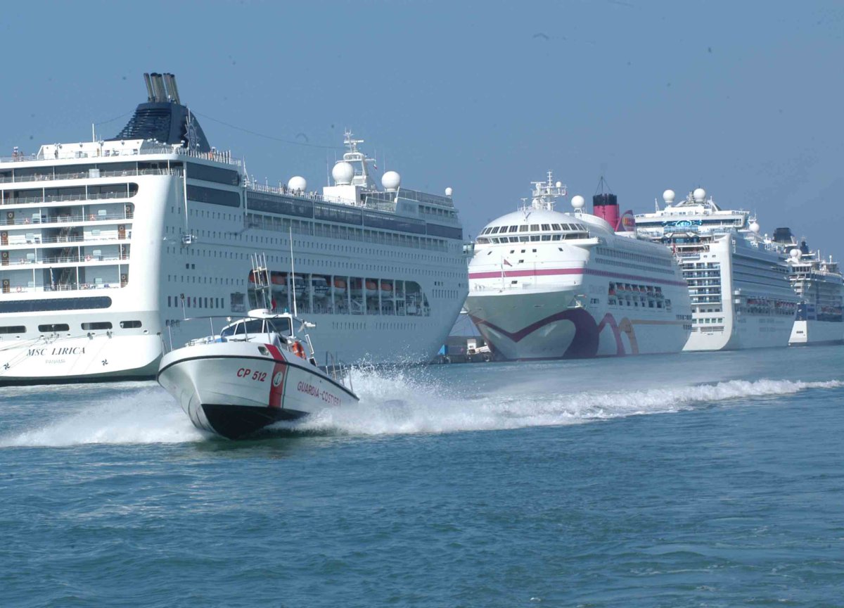 civitavecchia navi crociera guardia costiera civitavecchia navi crociera guardia costiera