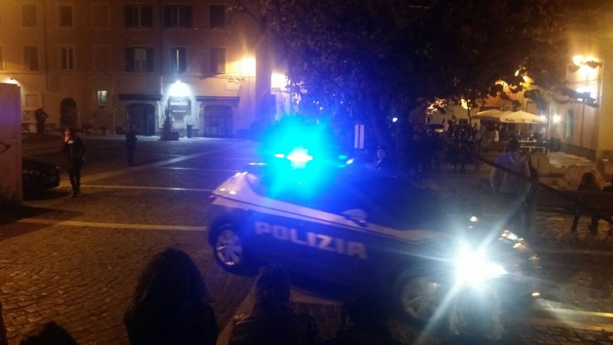 Malamovida a Civitavecchia, la Polizia controlla persone, esercizi e green pass