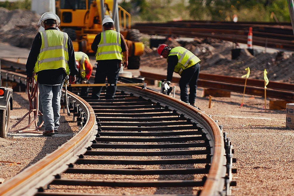 Rfi, accordo sindacale sui manutentori: 300 euro in più