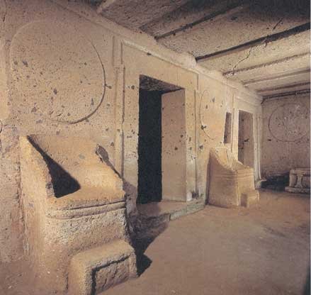 Tomba degli scudi e delle sedie