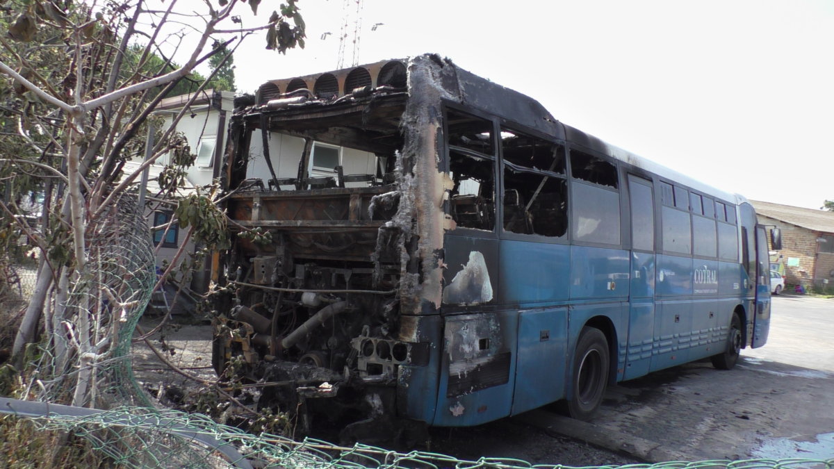Autobus Cotral in fiamme Autobus Cotral in fiamme