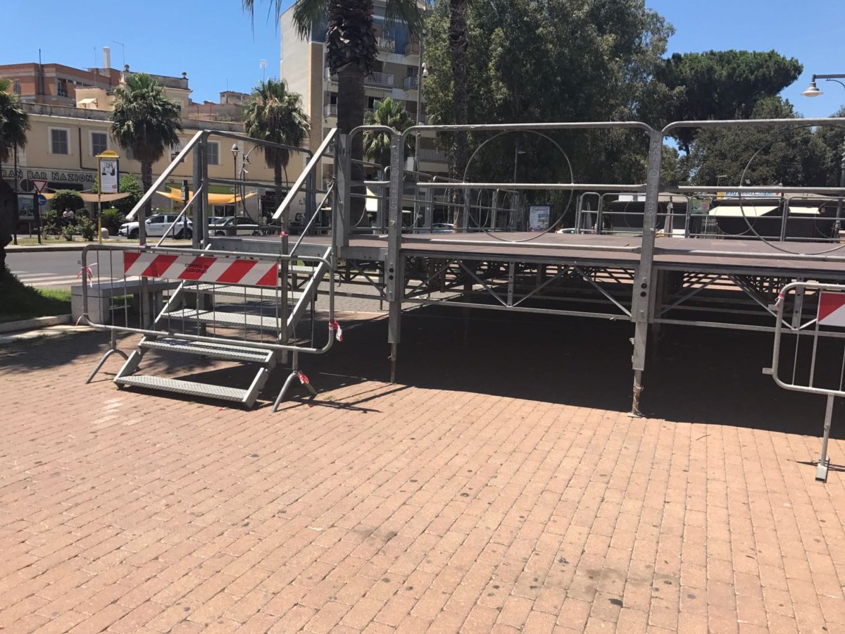 palco piazza rossellini ladispoli