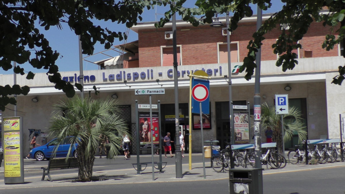 stazione ladispoli cerveteri frontale