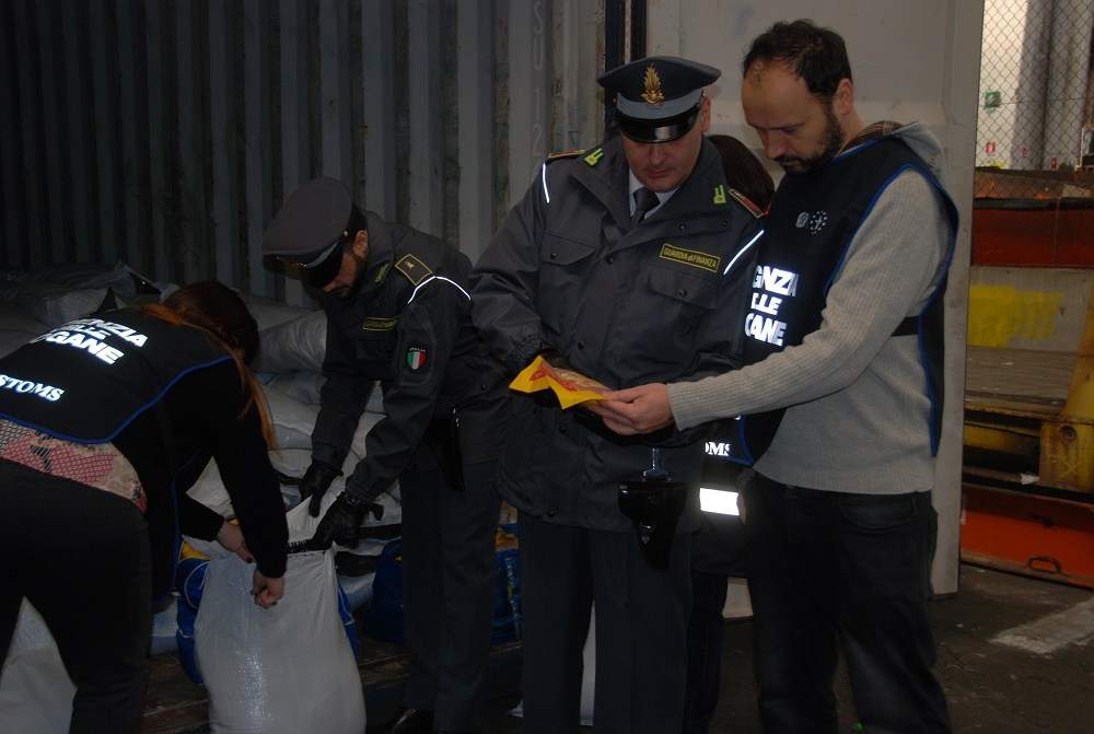 guardia finanza agenzia dogane