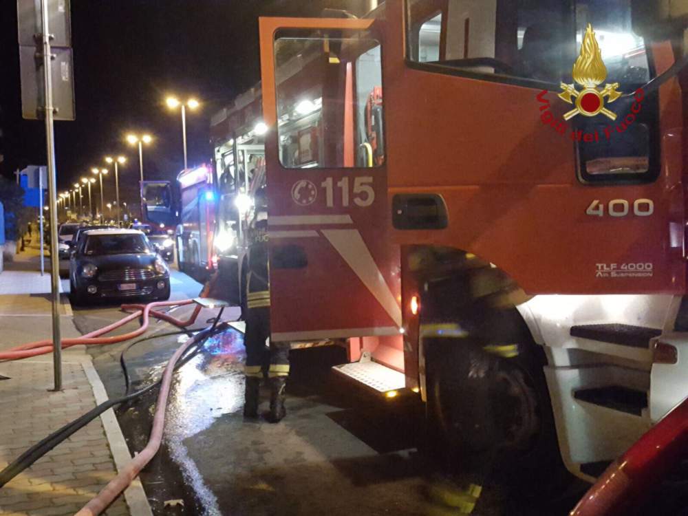 pompieri incendio parco resistenza