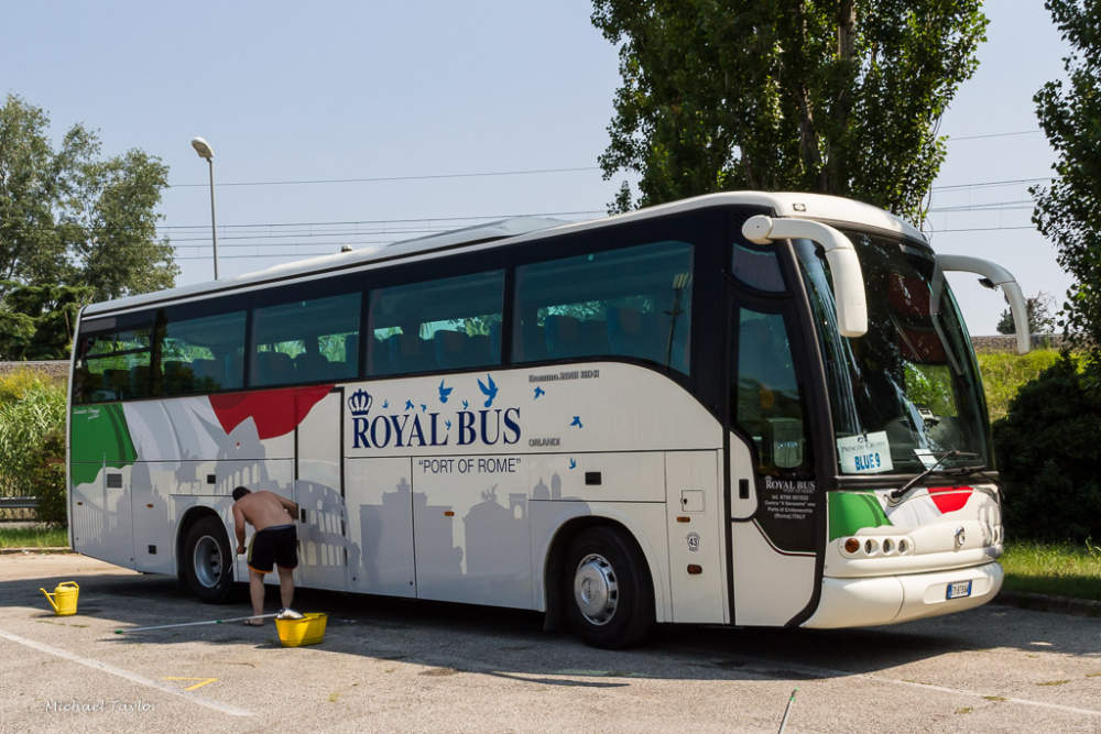 royal bus 2
