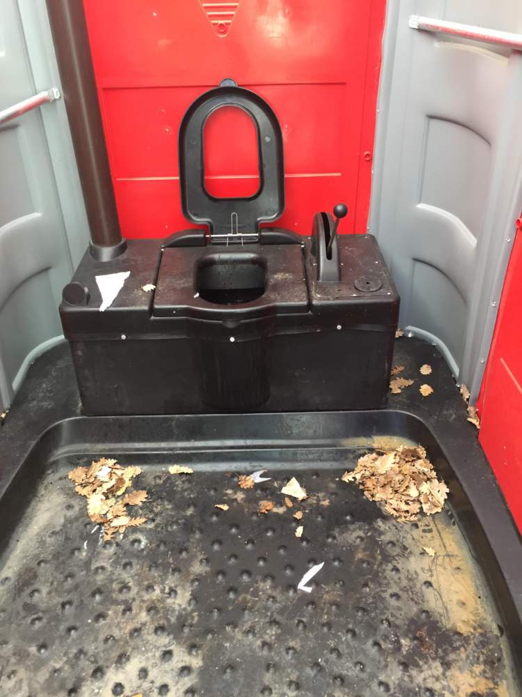 Ladispoli Bagni Chimici Alle Poste In Condizioni Pietose Terzo 