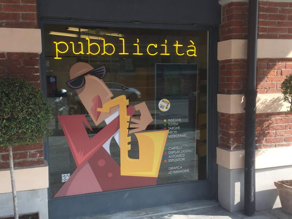 Pubblicità vetrina negozio