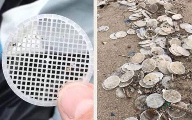 dischetti plastica spiaggia