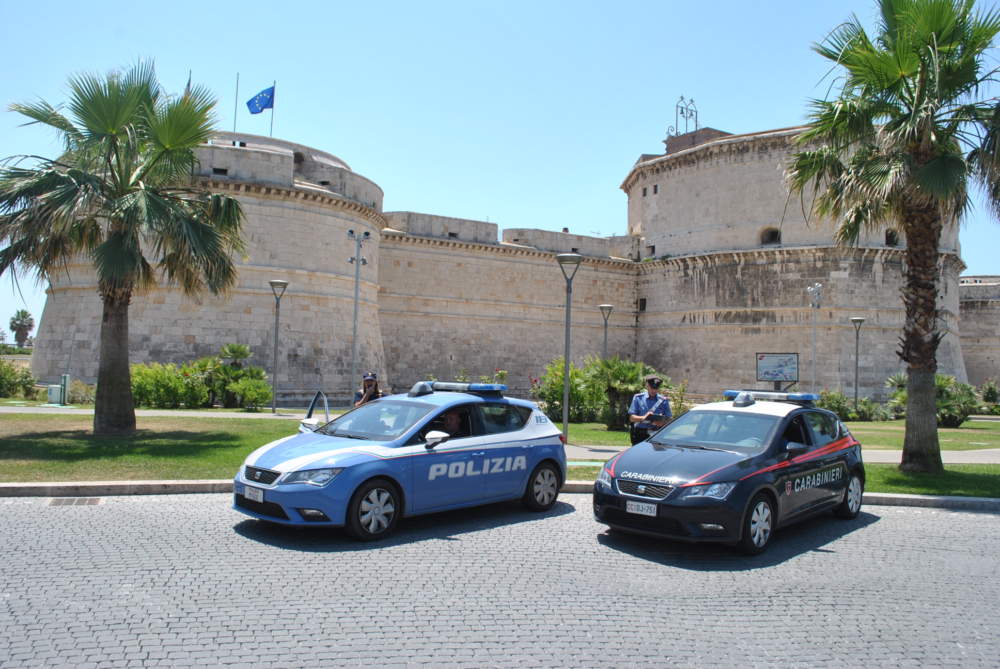 Carabinieri e Polizia Carabinieri e Polizia