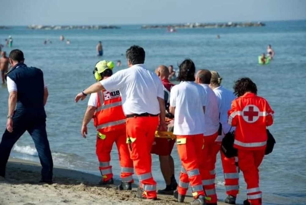 spiaggia 118 soccorso ambulanza spiaggia 118 soccorso ambulanza