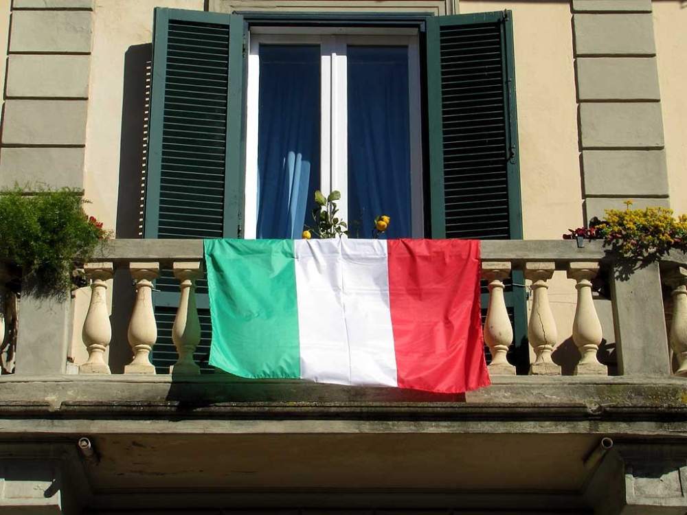 tricolore finestra