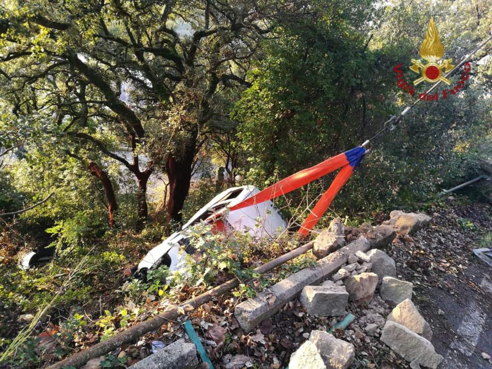 vvf autogru recupero auto scarpata (2)