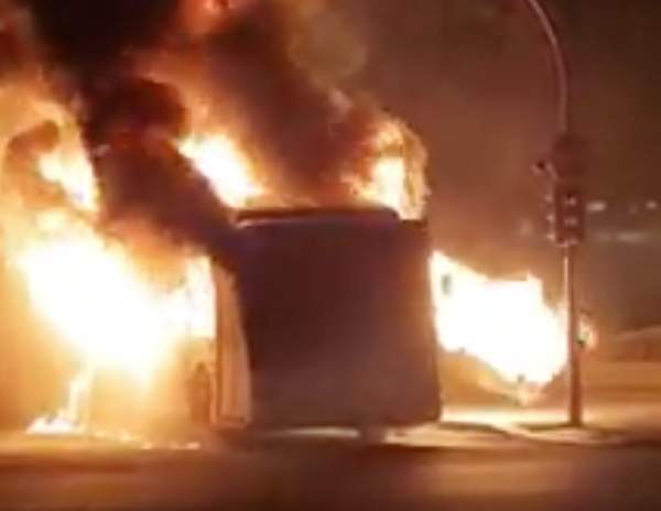 bus atac in fiamme