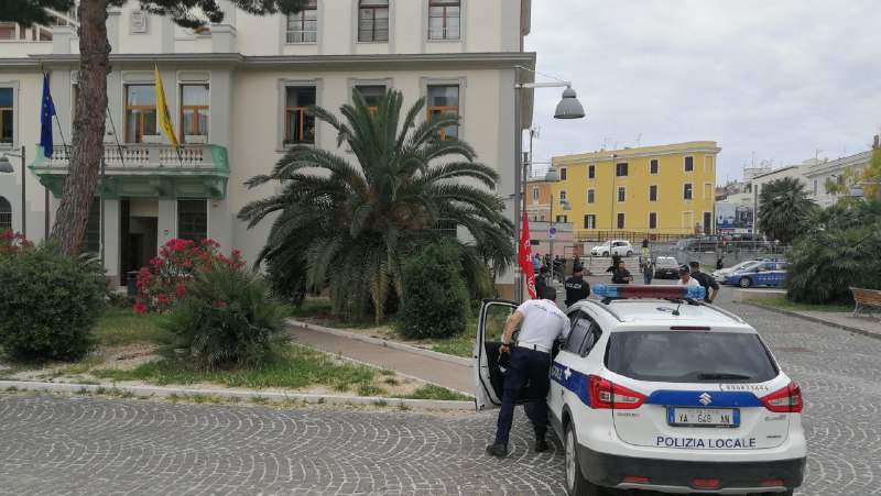 pincio municipale vigili urbani piazzale guglielmotti locale polizia
