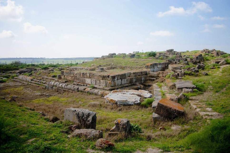 Tarquinia, passeggiata nella Valle del Marta