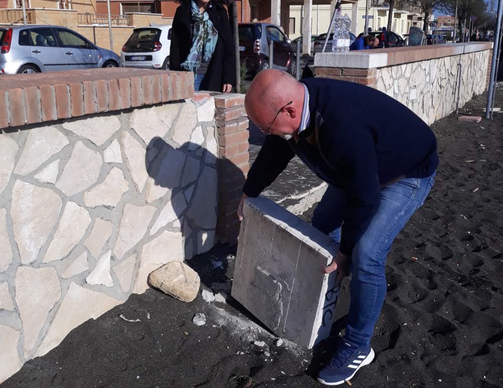 Cittadino risistema il lungomare