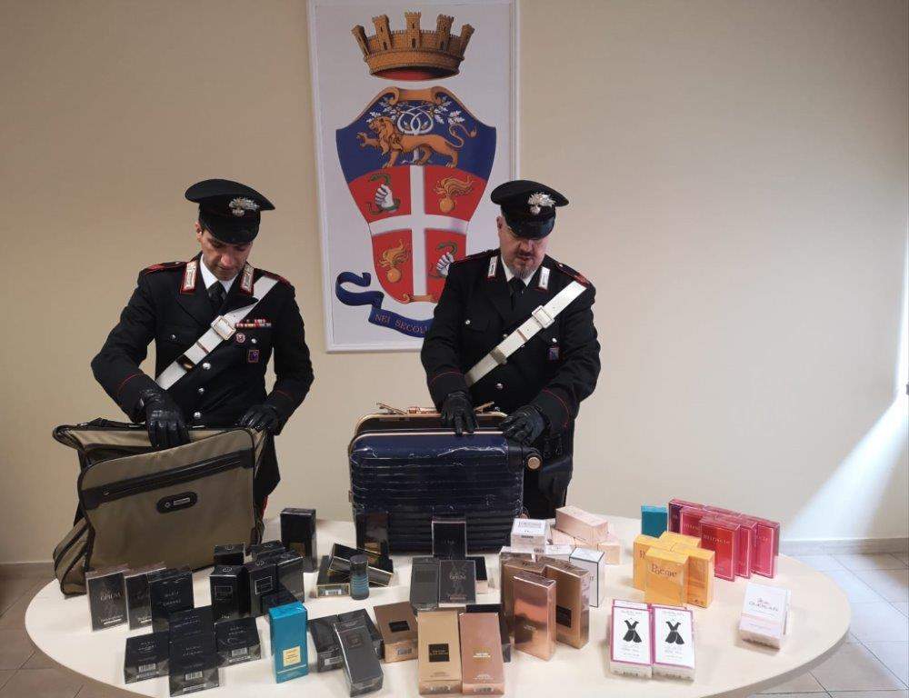 AEROPORTI - La merce recuperata dai Carabinieri