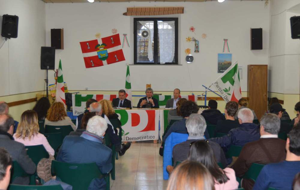 L'incontro nella sala del centro anziani