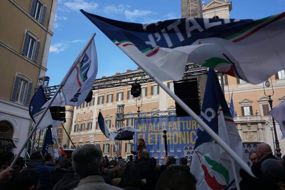 fdi fratelli italia bandiere