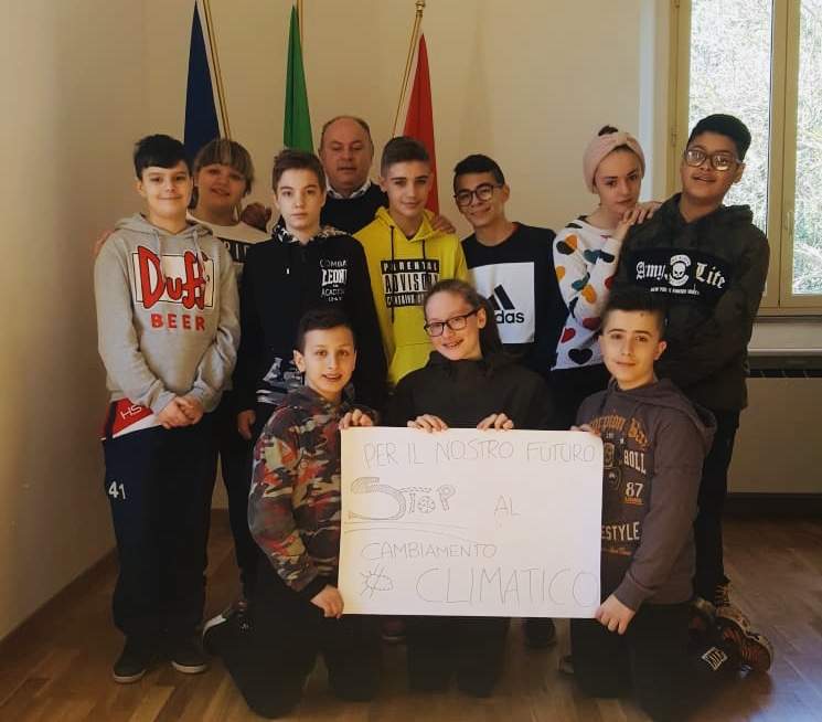 Tolfa, giovani delle medie aderiscono al "Global Strike"