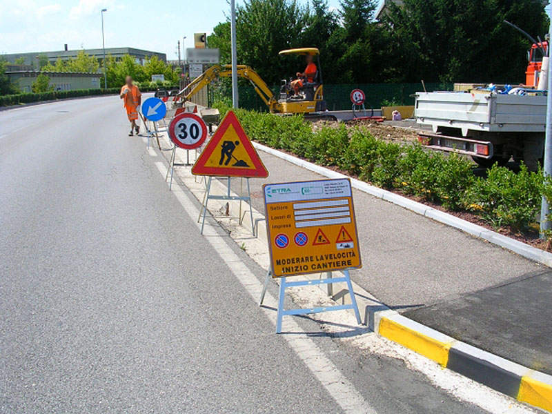 segnaletica-stradale-verticale-cartelli stradali lavori