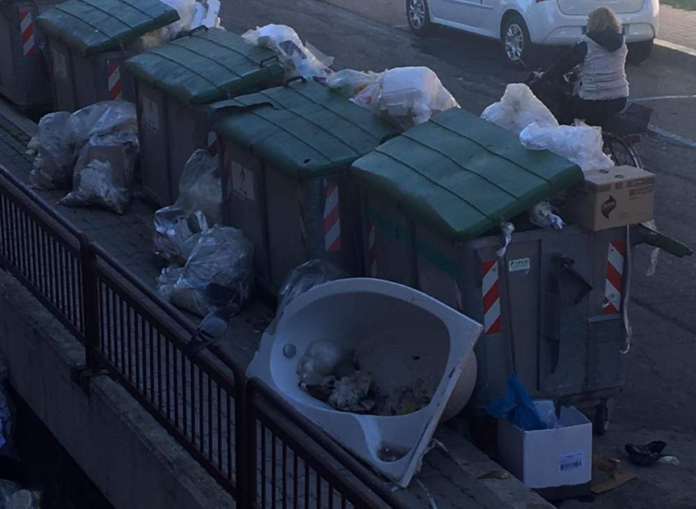 vasca bagno cassonetti civitavecchia